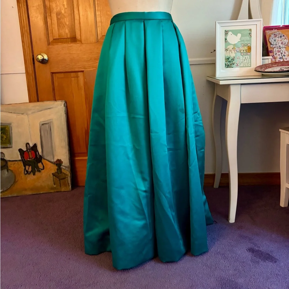 Neiman Marcus Teal Evening Wear Full-Length Satin Skirt SIZE SM/MED Has Flaws